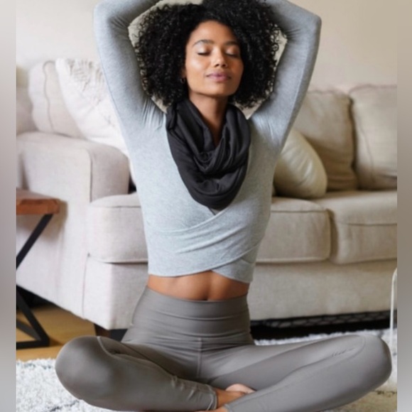 🖤 NWT BEYOND YOGA INFINITY SCARF - Picture 3 of 4